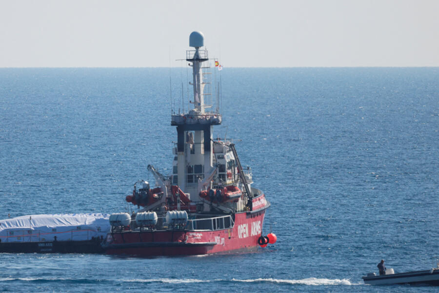 Un buque de primeros auxilios a Gaza sale del puerto de Chipre. Reuters.