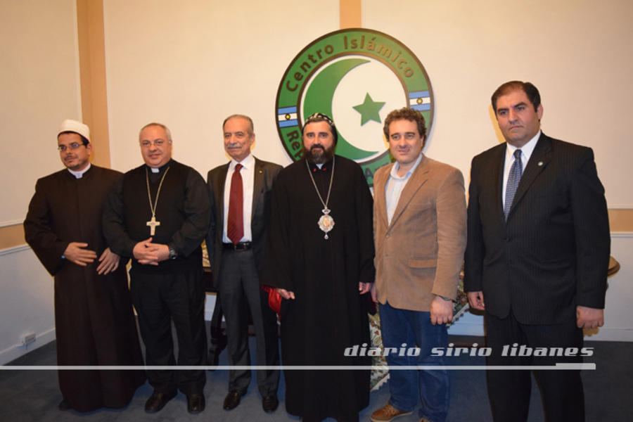 Embajador Husni Abdel Wahed junto a Sheij Mohammad Gebril, Mons. Habib Chamieh, Mons. Chrysostomos Yuhanna Gassaly y autoridades del CIRA