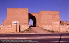 Puerta de Mashki, guardiana de la antigua ciudad asiria de Nínive. Vista del oeste, reconstrucción de 1990 (Foto StevanB-Flickr).