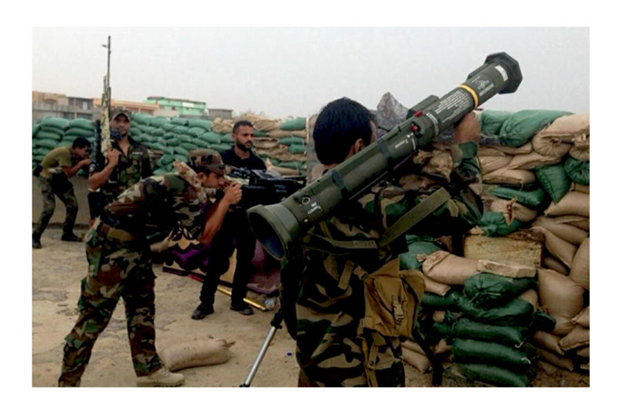 Ejercito Iraquí en la línea del frente en los suburbios de Ramadi, provincia de Anbar (foto AP).