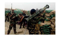 Ejercito Iraquí en la línea del frente en los suburbios de Ramadi, provincia de Anbar (foto AP).