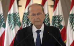 El presidente libanés, Michel Aoun, pronuncia un discurso televisado el Día del Ejército. (AFP)