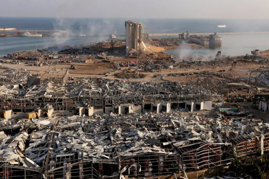 Vista aérea del puerto de Beirut tras la explosión. AP.