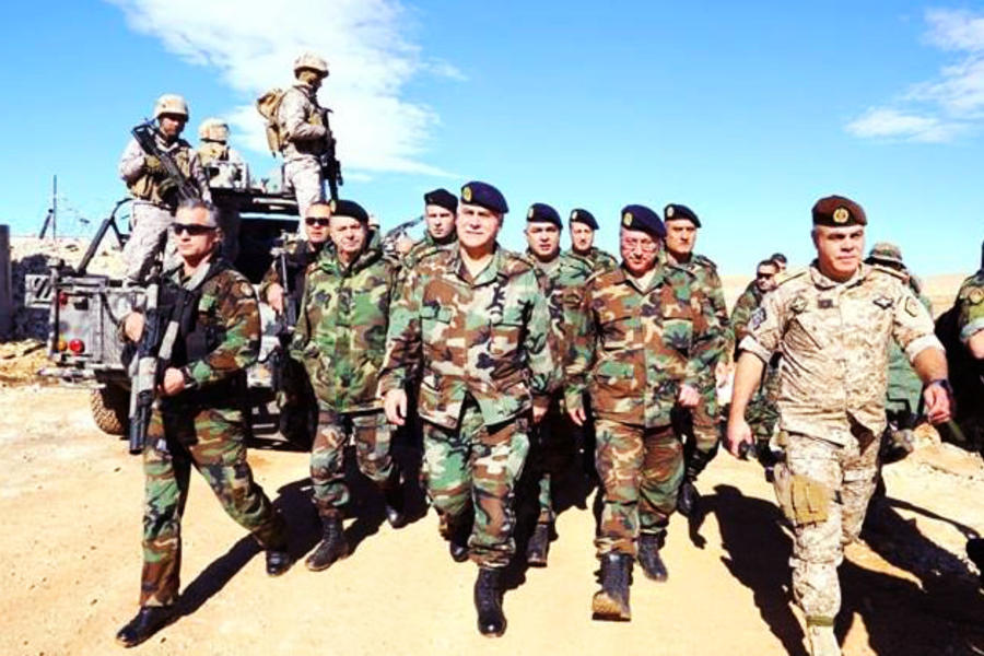 Comandante del Ejército, General Jean Kahwaji chequeando tropas en Arsal. (21/01/15)