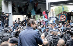 El líder del Movimiento Futuro, Saad Hariri, dirigiéndose a sus partidarios frente a la Casa del Centro, en Beirut. Foto: Dalati y Nohra.