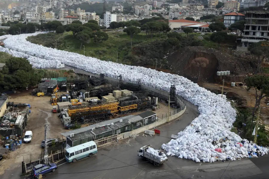 Una vista general de una de las plantas de procesamiento de basura ubicada Jdeideh, Beirut.