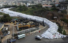 Una vista general de una de las plantas de procesamiento de basura ubicada Jdeideh, Beirut.