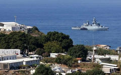 Un barco de la ONU en Naqura, en la frontera con Israel. (Foto: AFP)