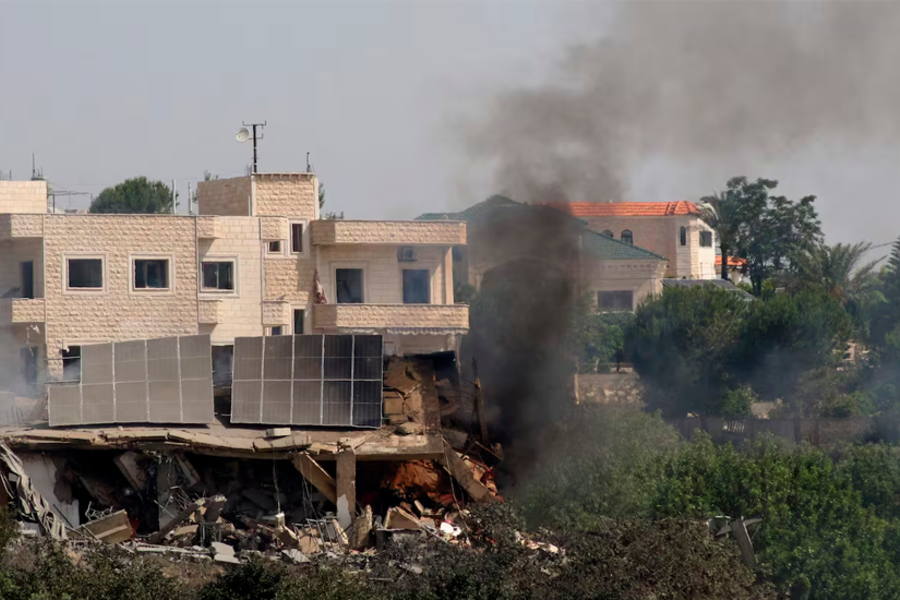 Un incendio después de un ataque aéreo israelí en Jennata, al este de la ciudad de Tiro, en el sur del Líbano. FOTO: AFP