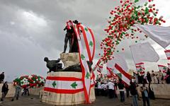 Líbano celebra Independencia, vuelve Hariri