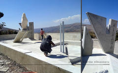 El nuevo santuario de la Virgen en el último tramo de su construcción. Der.: detalle de monolito a la memoria de Nínawa Daher / Beit Lahia, Beqaa, Líbano (Octubre 8, 2017 | Foto Yaoudat Brahim / DSL).