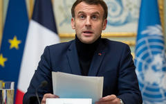 Emmanuel Macron durante una videoconferencia internacional dedicada al Líbano, en el Palacio del Elíseo, en París, 2 de diciembre de 2020. Foto: AFP.