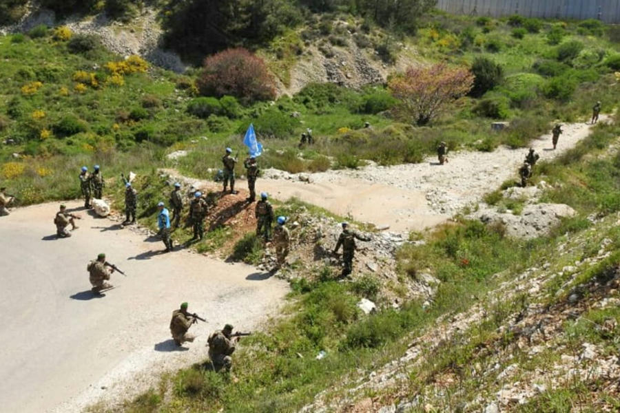 Foto en Twitter mostró a las tropas israelíes y libanesas con sus armas apuntadas entre sí.