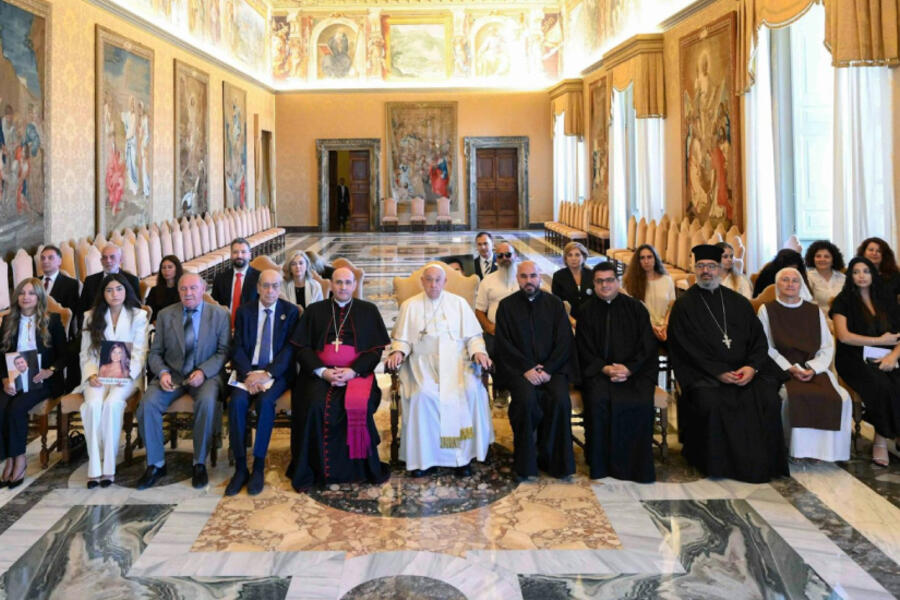 Papa Francisco recibió a familiares de las víctimas de la explosión en Beirut