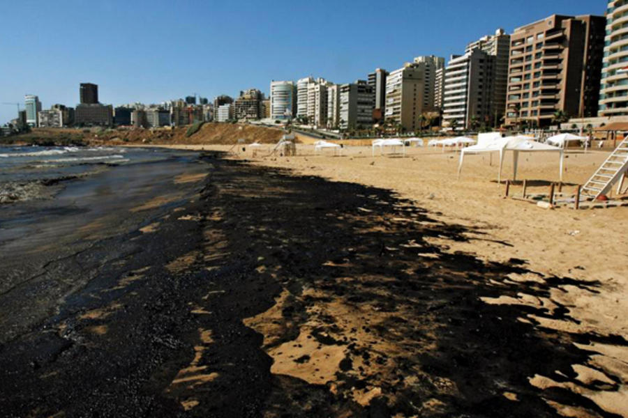 Marea negra sobre la costa libanesa (2006)