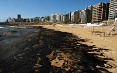 Marea negra sobre la costa libanesa (2006)