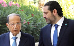 Aoun y Hariri hablan antes de una reunión en el Palacio Presidencial en Baabda, el 1 de julio de 2019. Foto: REUTERS.