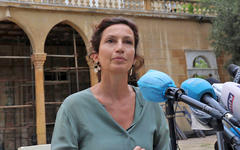 La Directora General de la UNESCO, Audrey Azoulay, habla con medios de comunicación durante una conferencia de prensa en el Palacio Sursock en Beirut, Líbano, 27 de agosto de 2020. EPA