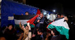 Palestinos vitorean y celebran en la ciudad de Khan Younis, al sur de la Franja de Gaza (Foto: REUTERS)