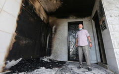 La mezquita de Al Bireh, cerca de Ramallah, fue incendiada durante la noche. (Foto: Twitter)