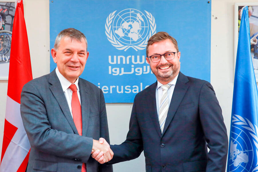 El Comisionado General de UNRWA Philippe Lazzarini y el Embajador (Jefe de Misión) Ketil Karlsen de la Oficina de Representación de Dinamarca en Ramallah firman un nuevo Acuerdo Plurianual (MYA) para el período 2023-2027. Foto: UNRWA