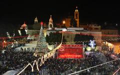 El árbol de Belén prendió sus luces por la Navidad