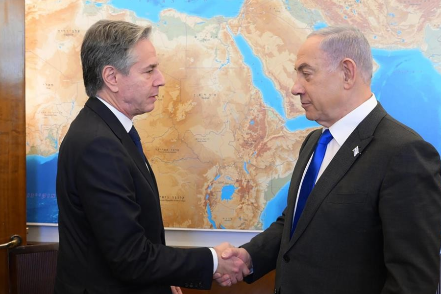 El secretario de Estado de Estados Unidos, Anthony Blinken, junto con el primer ministro israelí, Benjamin Netanyahu. Foto: CNN.