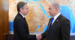 El secretario de Estado de Estados Unidos, Anthony Blinken, junto con el primer ministro israelí, Benjamin Netanyahu. Foto: CNN.