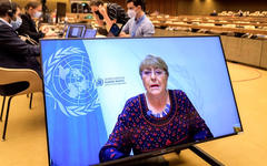 Michelle Bachelet, pronunciando su discurso de forma remota en la apertura de una reunión de emergencia del Consejo de Derechos Humanos de la ONU el 27 de mayo de 2021. Foto: AP.