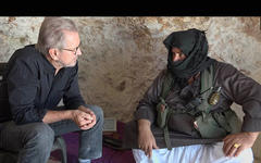 Jürgen Todenhöfer entrevista al comandante del Frente Al Nusra (rama de Al Qaeda en Siria) - Foto Frederic Todenhöfer.