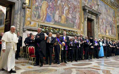 El Papa Francisco ante el Cuerpo Diplomático (Foto Vatican Media).