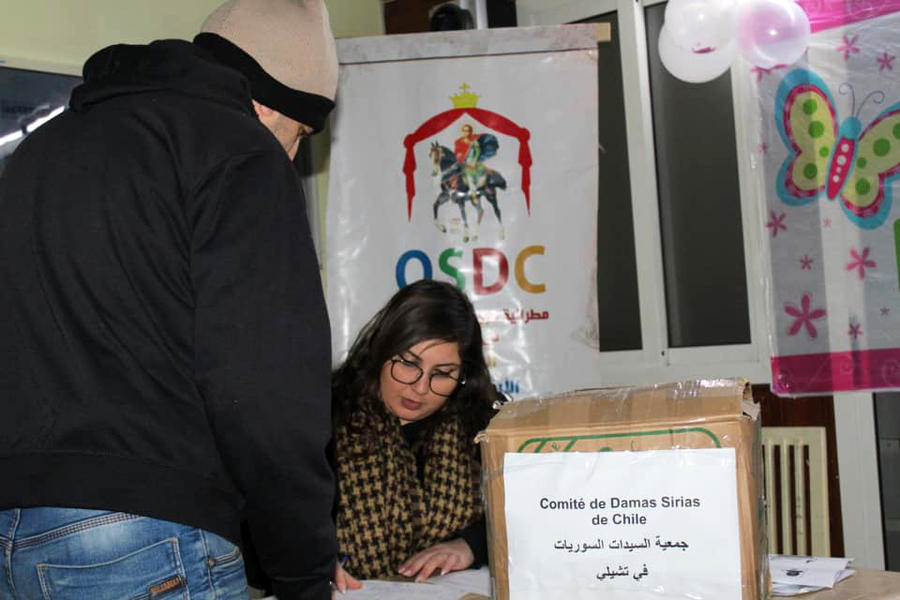 Las cajas de asistencia fueron recibidas y distribuidas por la OSDC en Homs (Foto: Damas Sirias)