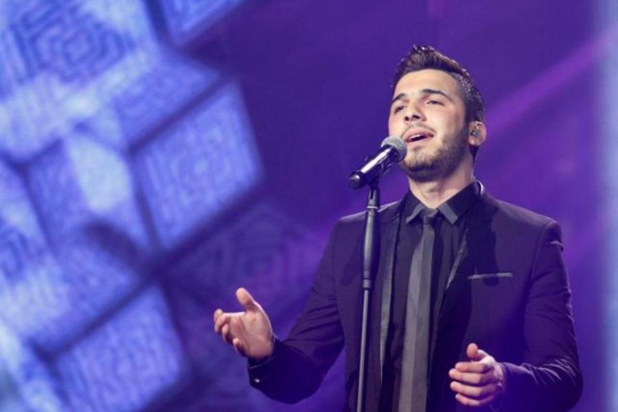 Hazem Sharif concursando en Arab Idol