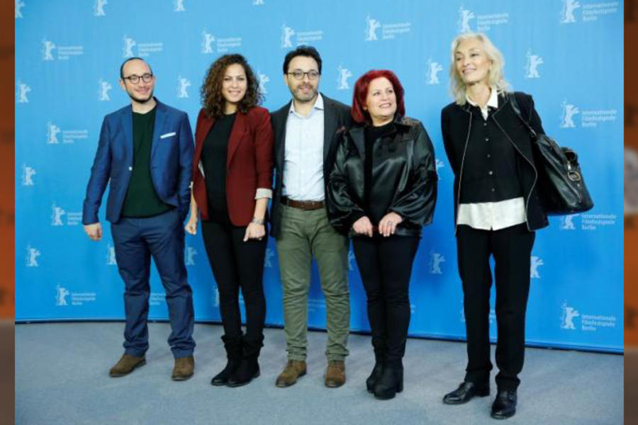 El director de "Hedi", Mohamed Ben Attia al centro, junto a los actores y la productora. (Foto Reuters / Fabrizio Bensch)