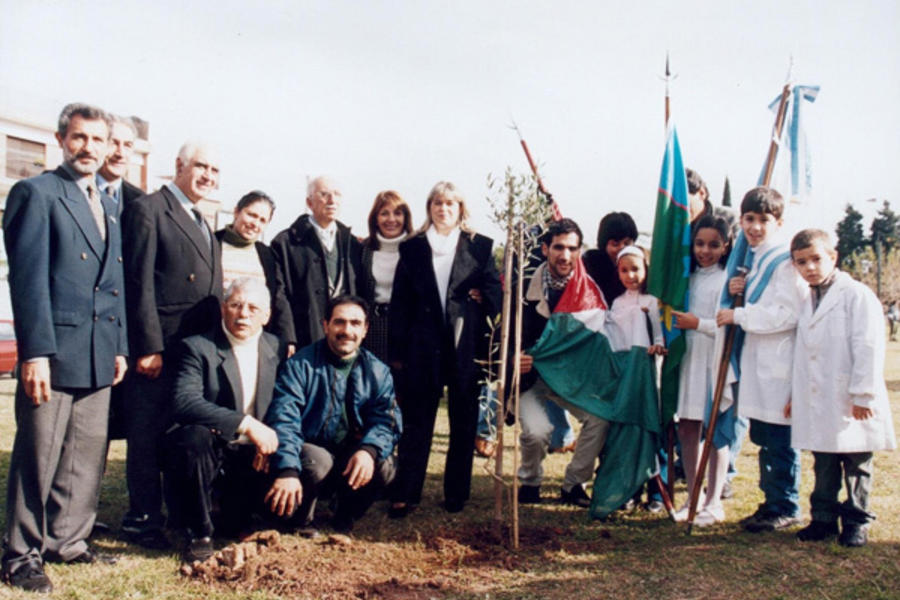 Plantación de Olivo por la Paz - Partido de Tres de Febrero 2003