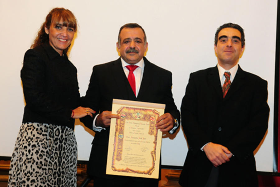 el Cdor. Juri recibe la Distinción Ugarit