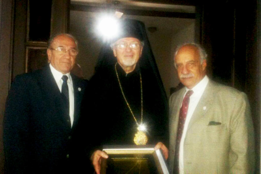 Monseñor Salaméh Karam, junto al presidente del CSL de Bs As y el Director del Diario Sirio Libanés, Yaoudat Brahim