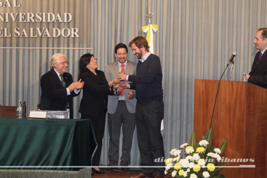 Guido Baistrocchi recibe su distinción.