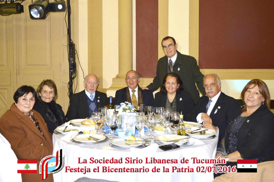 Presidente del CSLBA, Adib Attie, y Sra. junto a dirigentes de la colectividad tucumana.