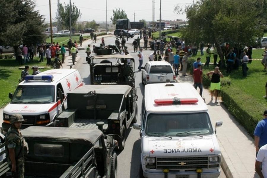 01 Fuerzas Armadas custodian callejón de salida para ambulancias