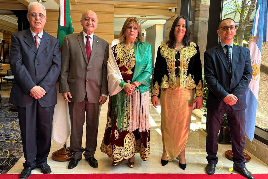 El Sr. Embajador S.E. Lotfi Sebouai y Sra. Linda Sebouai junto al cuerpo diplomático argelino | Buenos Aires, Noviembre 5, 2024 (Foto: Embajada de Argelia)