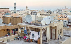 Antenas parabólicas sobre las azoteas de ciudad de Deira en Dubai (Foto: Philip Cheung)