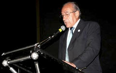 Director del Diario Sirio Libanés, Dn. Yaoudat Brahim disertando durante la presentación en la Feria del Libro (Mayo 2014)