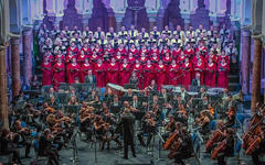 El coro de la Universidad Antonine y el coro de la Universidad de Notre Dame durante un concierto con la Orquesta Filarmónica Libanesa en la Iglesia de San Jospeh. (Fotos: Festival Internacional de Baalbeck)