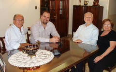 George Hamoui y sra Beatriz junto a su nieto Elías y el director de DSL