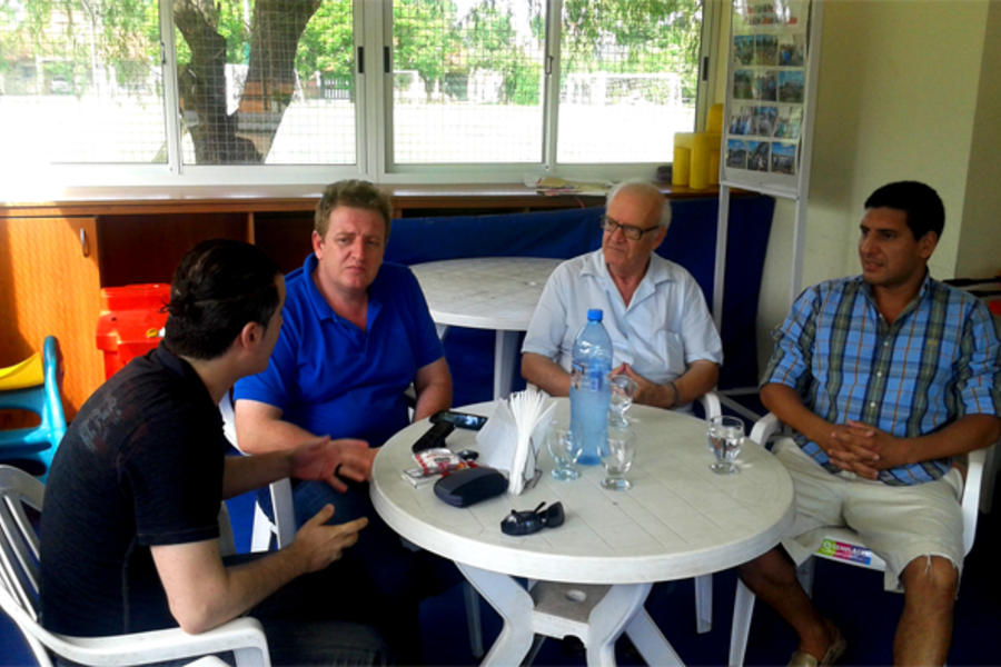 José Hilal y su tío Keisar Hilal junto al equipo DSL