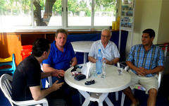 José Hilal y su tío Keisar Hilal junto al equipo DSL