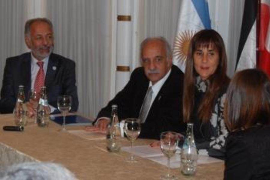 Eduardo Massad, Adib Attie, presidente del CSL y la rectora de IUEAN, Ariana de Vincenzi